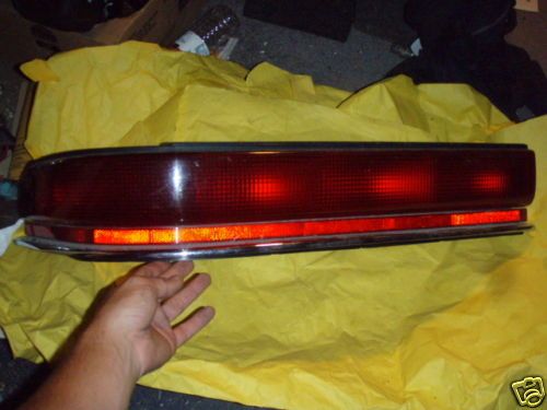 92 93 BUICK ROADMASTER LEFT SIDE TAIL LIGHT ASSEMBLY  